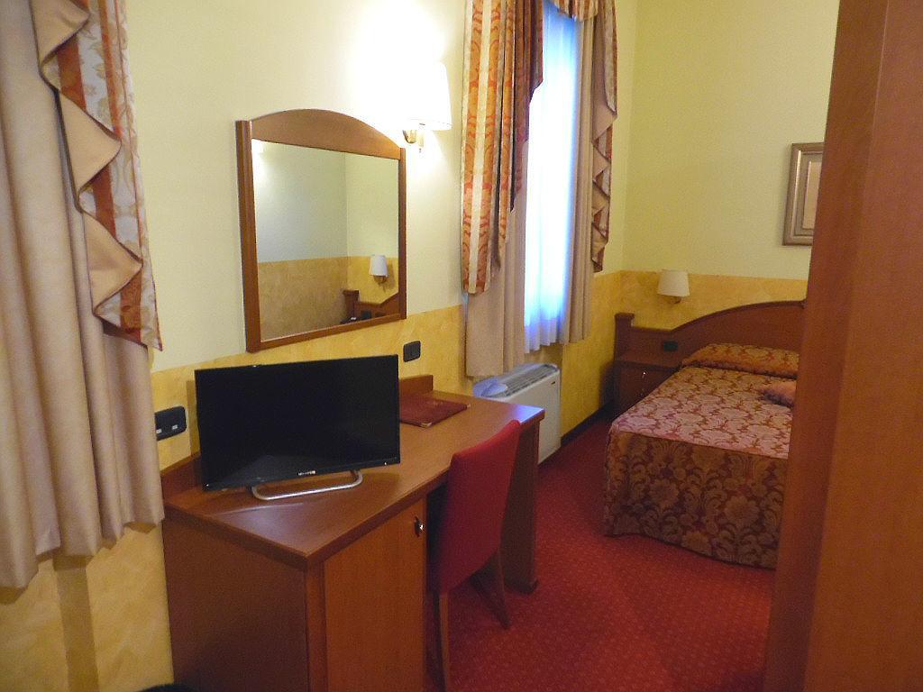 Hotel Majestic San Giuliano Milanese Buitenkant foto