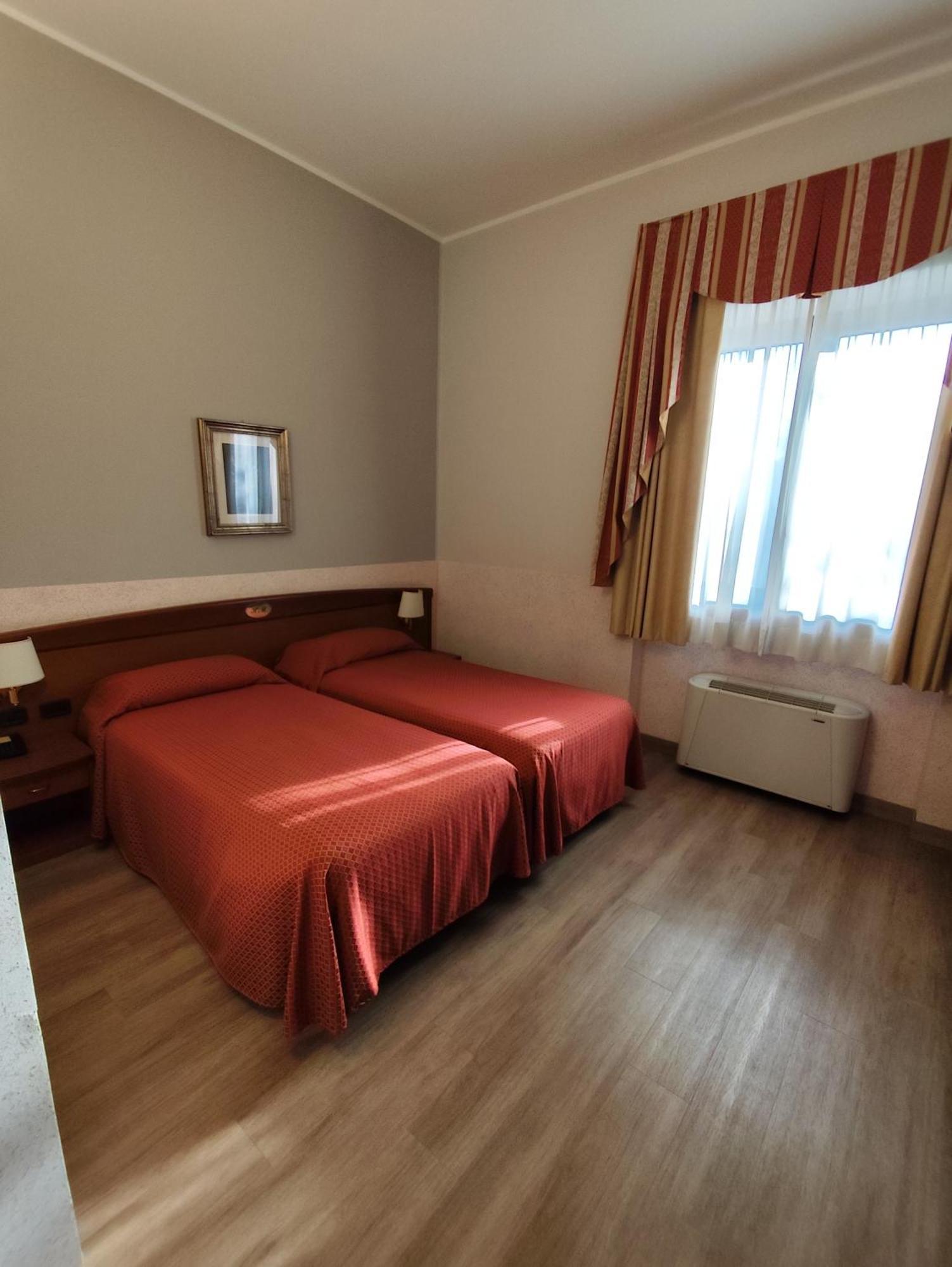 Hotel Majestic San Giuliano Milanese Buitenkant foto
