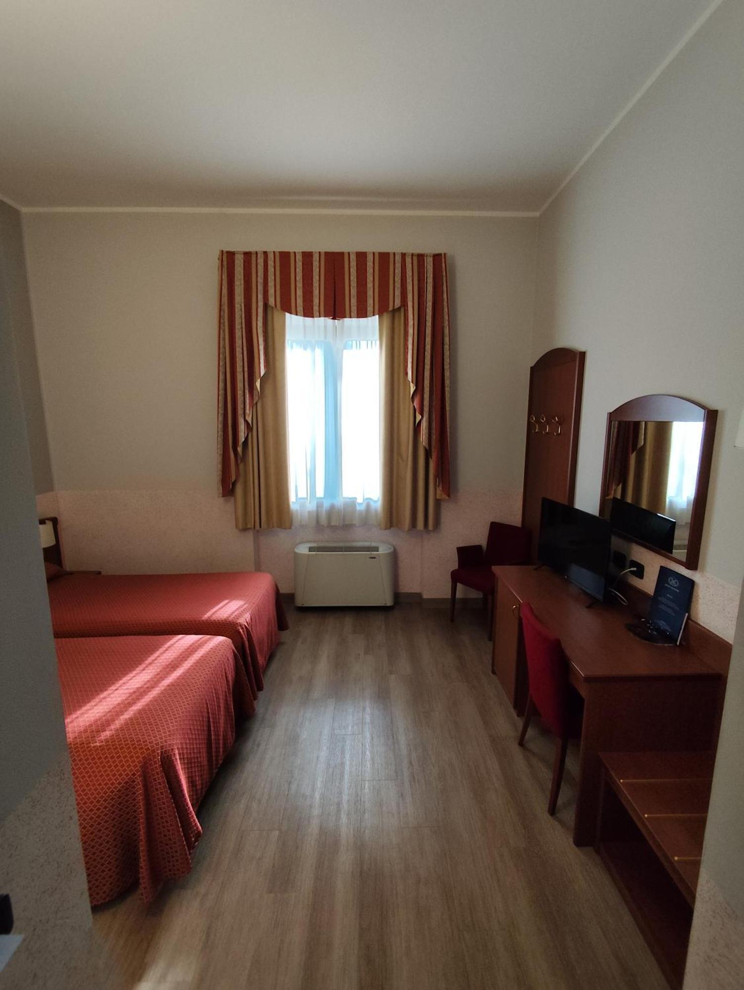 Hotel Majestic San Giuliano Milanese Buitenkant foto