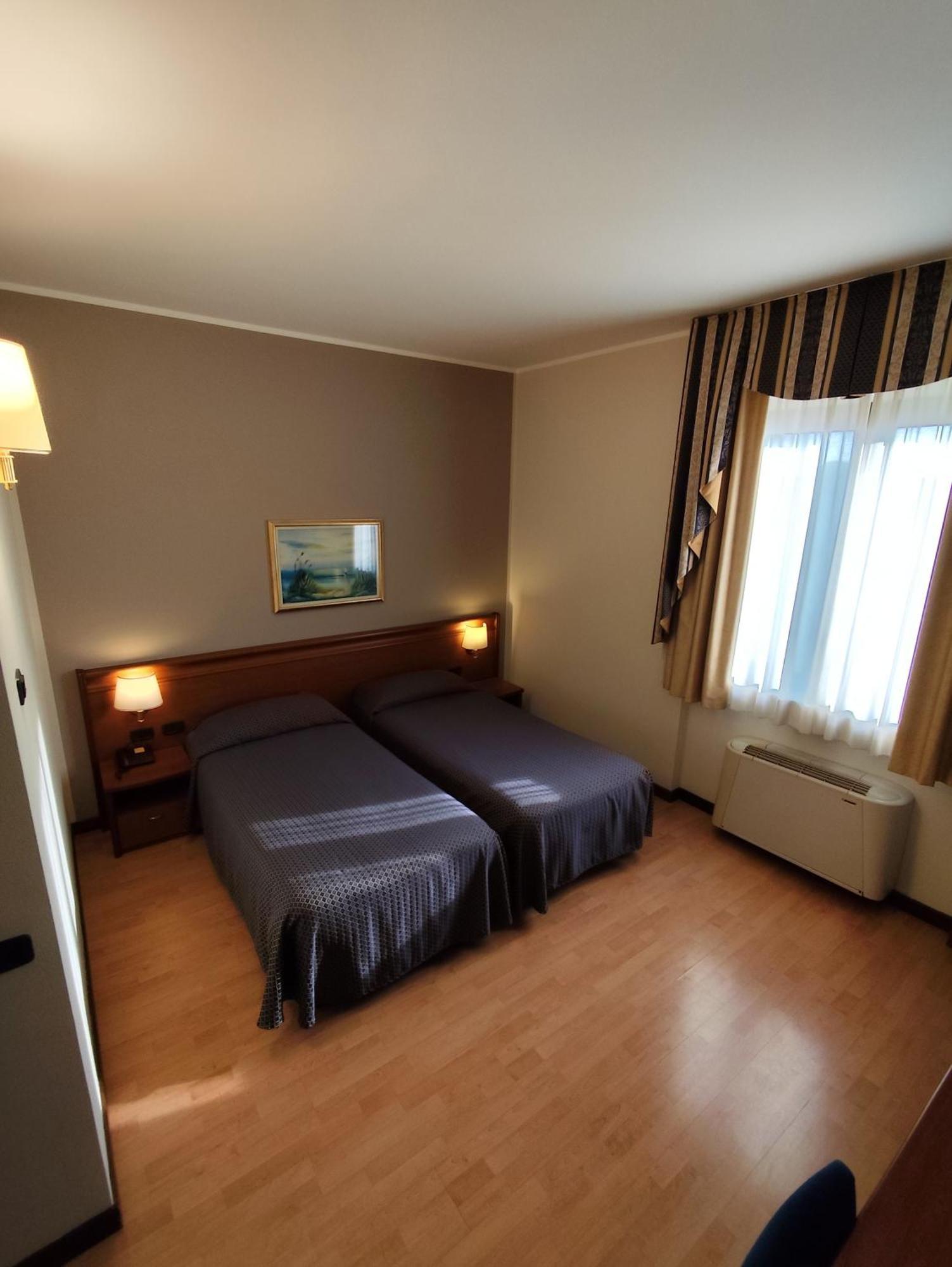 Hotel Majestic San Giuliano Milanese Buitenkant foto