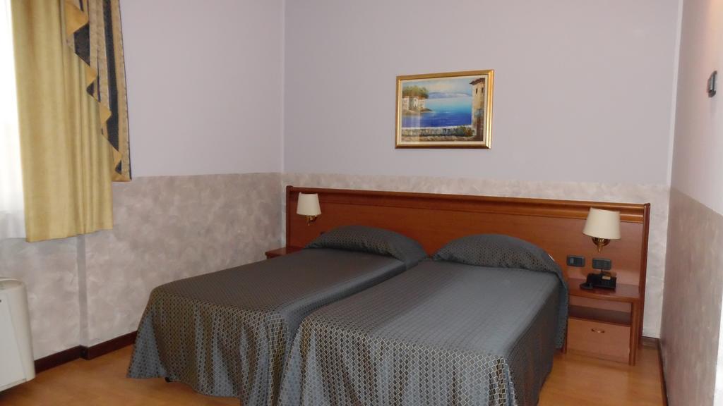 Hotel Majestic San Giuliano Milanese Buitenkant foto
